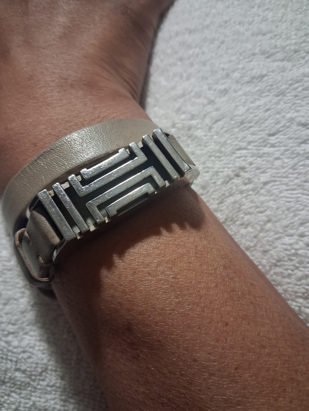 Tory Burch  FITBIT GREY  Leather Wrap Bracelet with Silver Geometric Accent